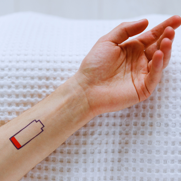 Zmęczenie po porodzie to nie tylko brak snu. Poznaj perspektywę neuropsychologii.